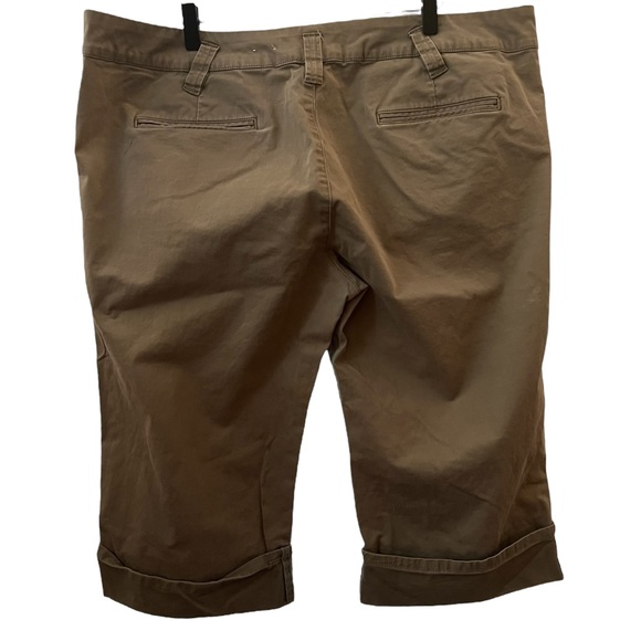 Vintage Old Navy Khaki Capris | Size 20 - Picture 5 of 8
